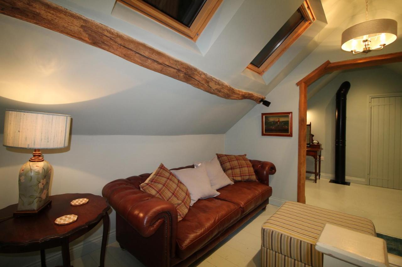 The Coach House Vila Whitby Exterior foto